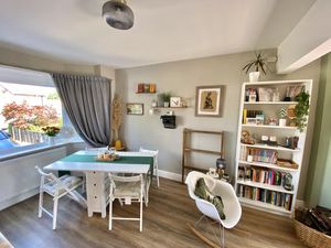 Lounge/Diner- click for photo gallery